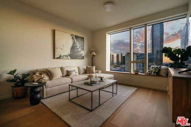 889 Francisco Street, Los Angeles CA: https://media.crmls.org/mediaz/a5862f72-59ab-414c-bca1-cd60253bf999.jpg