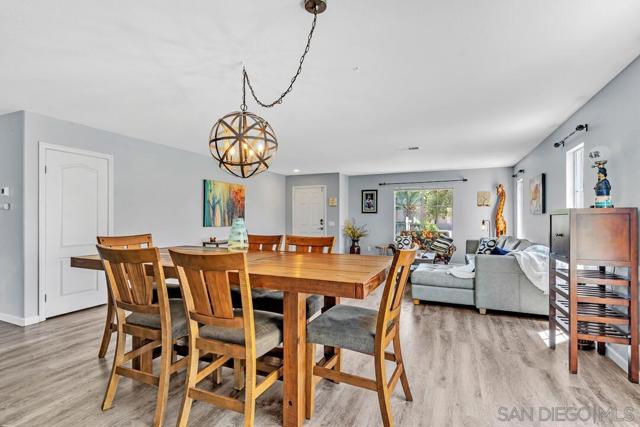 4252 Alta Vista Court, Oceanside CA: https://media.crmls.org/mediaz/a5865355-40db-401b-af1d-b8af1521de80.jpg