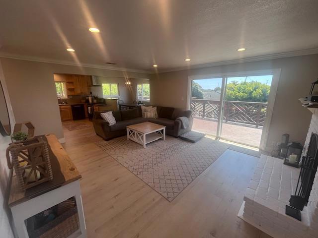 908 Bancroft Ave, Half Moon Bay CA: https://media.crmls.org/mediaz/a5865ea0-ced3-4784-8783-8bc9cbbc4429.jpg