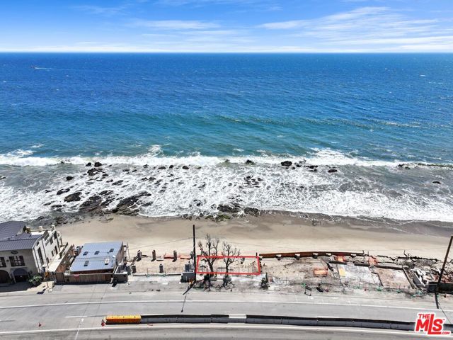 20802 Pacific Coast Highway, Malibu CA: https://media.crmls.org/mediaz/a586bdda-4f94-482d-ad7d-b27625f07f02.jpg