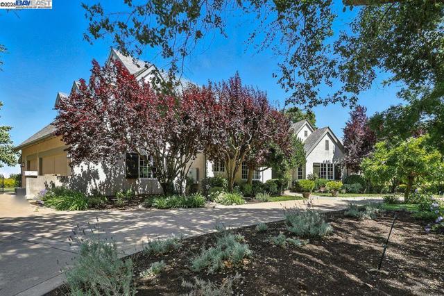 3029 Alburni Ct, Pleasanton CA: https://media.crmls.org/mediaz/a5874e31-a336-48f2-a1be-421a0ccd16ba.jpg