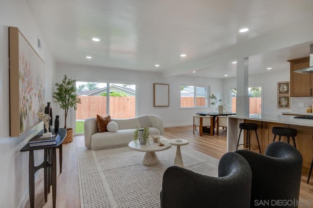 MLS #250034305SD img 3