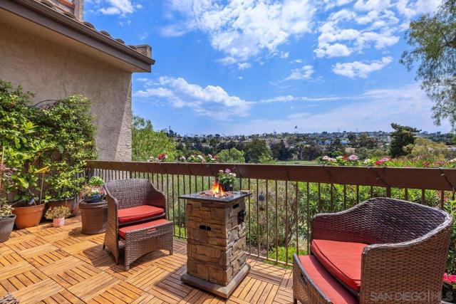2564 Navarra Dr, Carlsbad CA: https://media.crmls.org/mediaz/a588e444-76b0-4d99-b022-d6932529507d.jpg