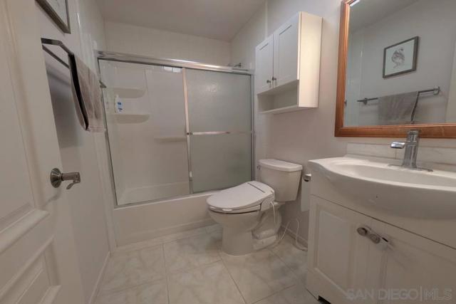 11416 Osoyoos Pl, San Diego CA: https://media.crmls.org/mediaz/a5897d6d-bd70-41b2-9d0f-0ee39b11ef10.jpg