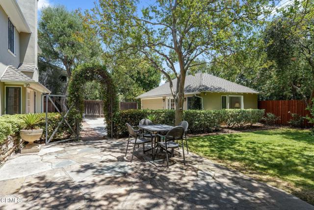 818 Huntington Garden Drive, San Marino CA: https://media.crmls.org/mediaz/a589900b-2029-407b-bbc8-0f43ae98dba1.jpg