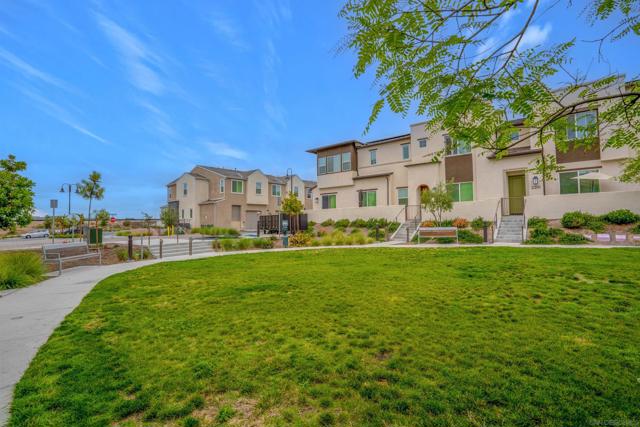 2078 Bluestone Cir, Chula Vista CA: https://media.crmls.org/mediaz/a58a0cad-bb82-4483-b3e2-0d92cb404ded.jpg