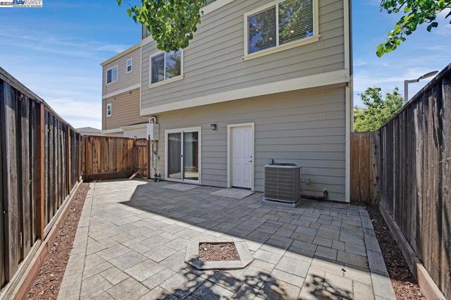 200 Valletta Ln, Pleasanton CA: https://media.crmls.org/mediaz/a58a132a-1713-4897-8398-0dceb5635d7a.jpg