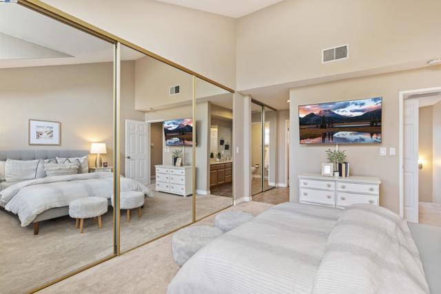 5409 Cameo Ct, Pleasanton CA: https://media.crmls.org/mediaz/a58b4587-a3bb-494a-9893-48653b2c579c.jpg