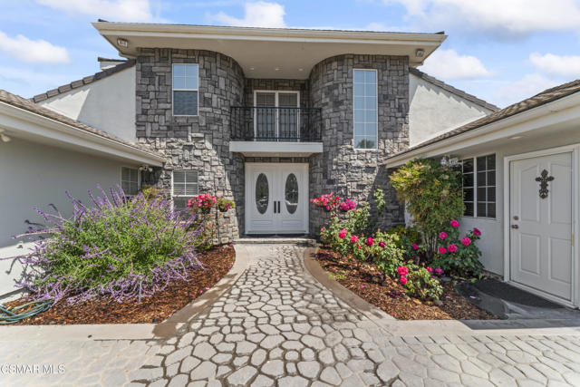 10885 Citrus Drive, Moorpark CA: https://media.crmls.org/mediaz/a58b9b43-02ea-48c4-bca3-e60ea4ce801e.jpg