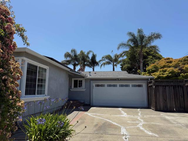6793 Flanders Dr, Newark CA: https://media.crmls.org/mediaz/a58c0208-7b63-435a-b792-c2ff803fbe65.jpg