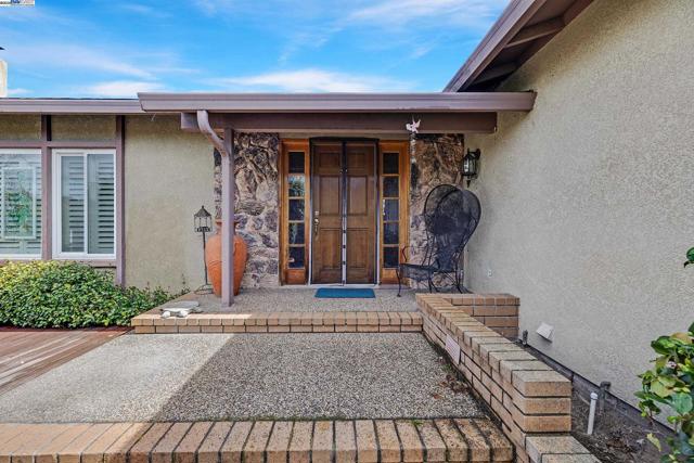 576 Emerald St, Livermore CA: https://media.crmls.org/mediaz/a58c5db8-c949-4682-8e35-0dcd382d28ac.jpg