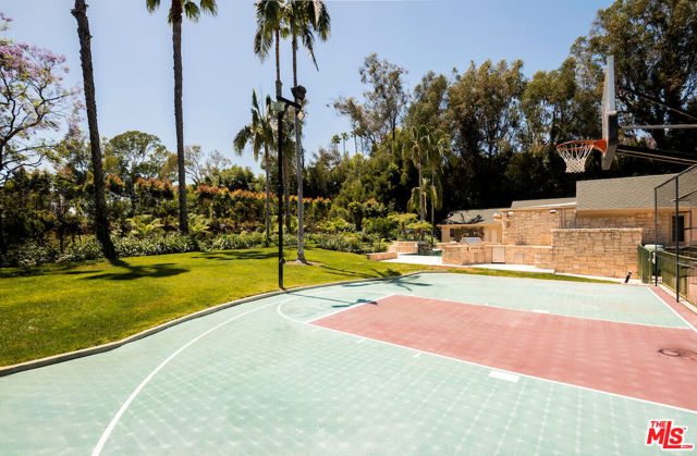 9996 Sunset Boulevard, Beverly Hills CA: https://media.crmls.org/mediaz/a58c6e40-43a8-42af-a91d-0cc855a6fa11.jpg