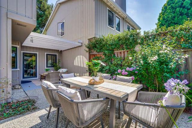 269 Bush Street, Mountain View CA: https://media.crmls.org/mediaz/a58cad10-74ca-4f85-b910-e0b876bc2156.jpg