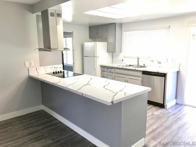 5091 Park Rim Dr, San Diego CA: https://media.crmls.org/mediaz/a58cff61-71a3-41c3-b0a4-81b3ec2f4041.jpg
