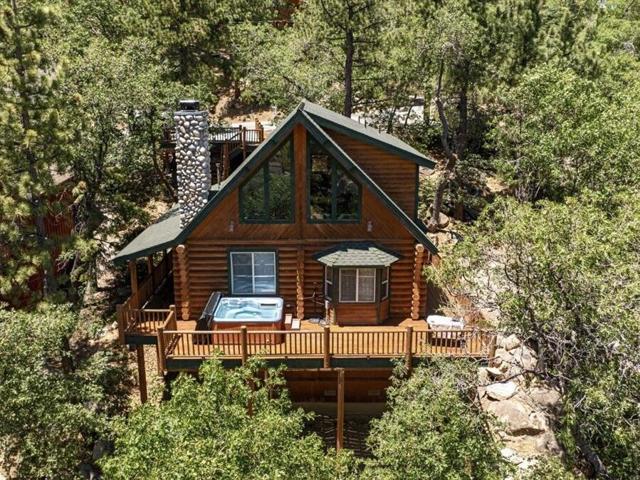 1351 Balsam Drive, Big Bear CA: https://media.crmls.org/mediaz/a58d7c10-e281-4ffb-9671-f7a2aff48e68.jpg