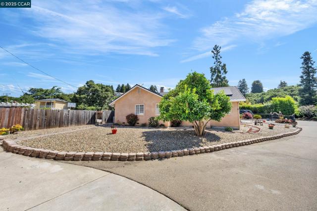 18127 Madison Ave, Castro Valley CA: https://media.crmls.org/mediaz/a58e0c27-12ea-484c-ae6e-a0b5057c419d.jpg