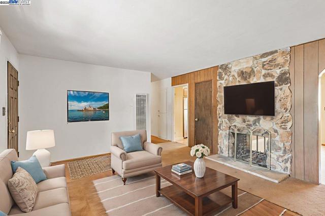40122 Besco Dr, Fremont CA: https://media.crmls.org/mediaz/a58e24c7-8b63-46a2-8e5e-120a9be15cf5.jpg