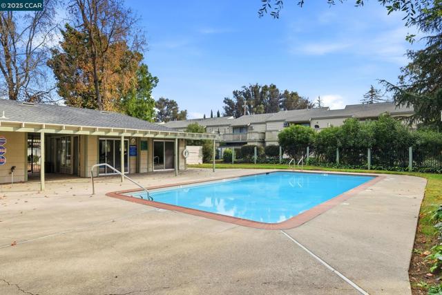2890 Treat Blvd, Concord CA: https://media.crmls.org/mediaz/a58e4239-3074-477d-9233-98ff93f48a3c.jpg