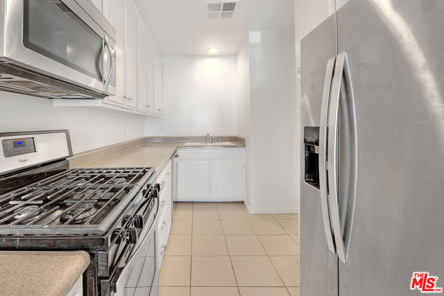 4311 Colfax Avenue, Studio City CA: https://media.crmls.org/mediaz/a58f1dbf-6796-442b-a94c-3ebe13fa41ec.jpg