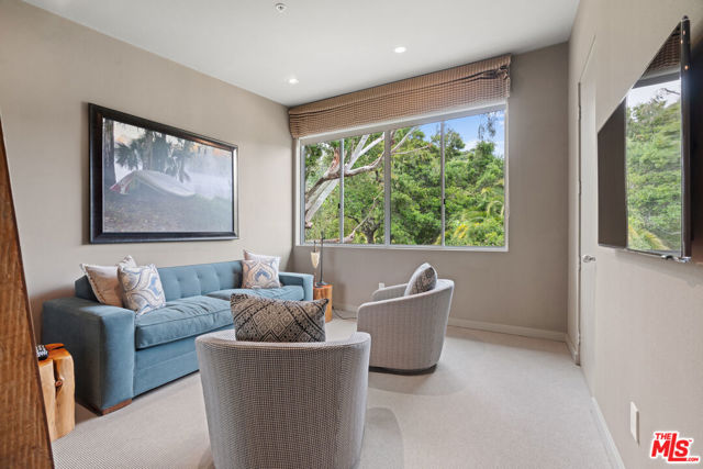 2207 Bowmont Drive, Beverly Hills CA: https://media.crmls.org/mediaz/a58f438e-e137-461f-9767-789ffde17b19.jpg