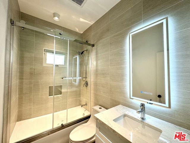 151 N Swall Drive, Beverly Hills CA: https://media.crmls.org/mediaz/a58f61f9-1571-45ea-8335-457318e54ff7.jpg