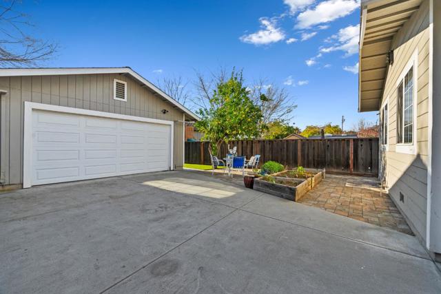 Image 20 of 37 For 481 18th Street