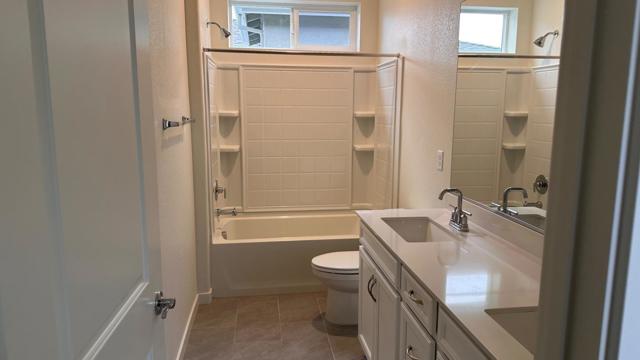 2817 Earthened Walk, Sacramento CA: https://media.crmls.org/mediaz/a58fdf53-586a-4385-873a-134c918fabde.jpg