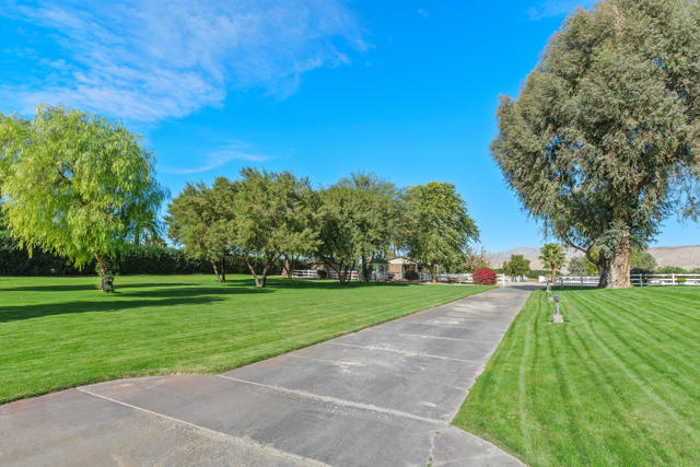 36706 Dune Palms Road, Indio CA: https://media.crmls.org/mediaz/a5901ccd-70db-4112-a5e6-7dde6ec0822b.jpg