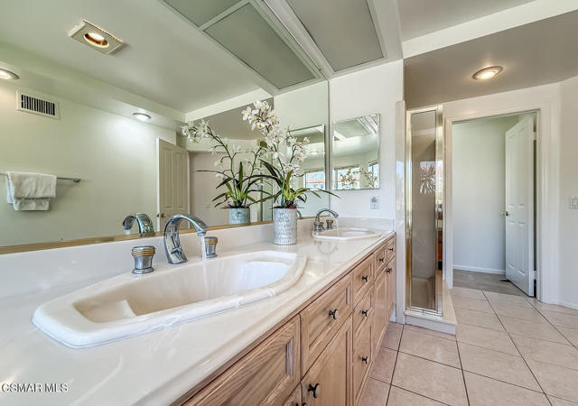 1768 Fox Springs Circle, Newbury Park CA: https://media.crmls.org/mediaz/a590711f-019a-41cb-a024-bba462492540.jpg