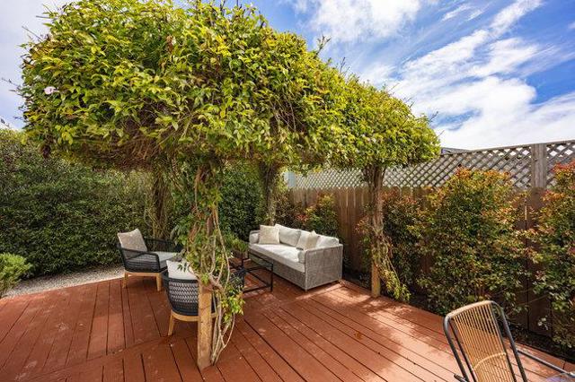 340 Shelter Cove Drive, El Granada CA: https://media.crmls.org/mediaz/a590cdbe-00ed-437b-882b-61d3760dd573.jpg