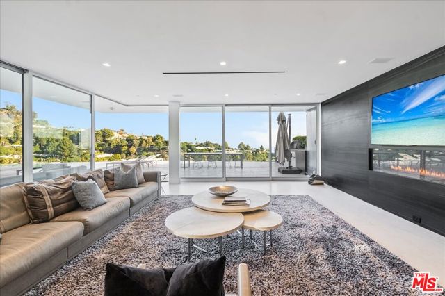 1620 Carla, Beverly Hills CA: https://media.crmls.org/mediaz/a5912a3d-5216-4e65-96b1-b50daca8add1.jpg
