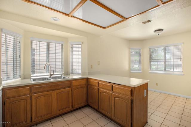 2188 Eastridge Loop, Oxnard CA: https://media.crmls.org/mediaz/a59173b3-1ed6-4b40-8a80-c5c69cf356f1.jpg