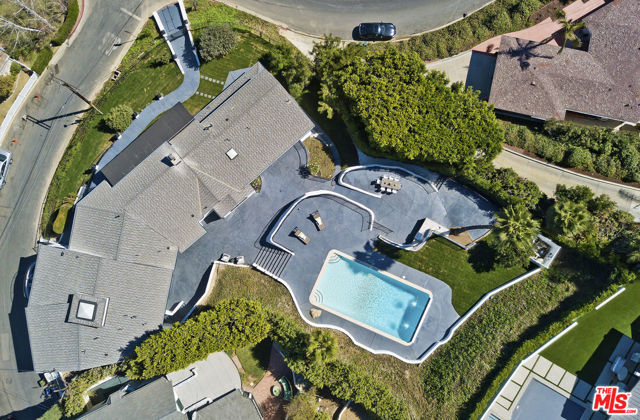 3712 Berry Drive, Studio City CA: https://media.crmls.org/mediaz/a59186e4-b61d-4016-8602-d6388b36b352.jpg