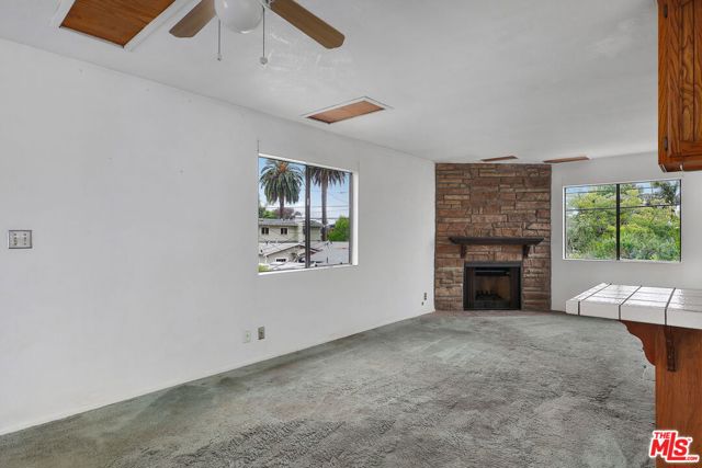 717 Marco Place, Venice CA: https://media.crmls.org/mediaz/a591ca54-6429-4b9e-83e7-c75b89195474.jpg