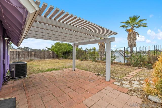 371 Kaymar Dr, San Diego CA: https://media.crmls.org/mediaz/a591e343-260a-4c44-8903-db1d4f1b8f3f.jpg