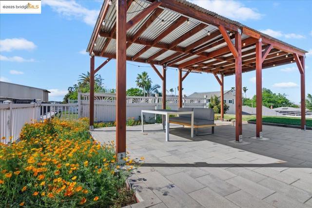 5218 Sandmound Blvd, Oakley CA: https://media.crmls.org/mediaz/a5920587-b127-4e2d-beb3-c1b061b47f52.jpg