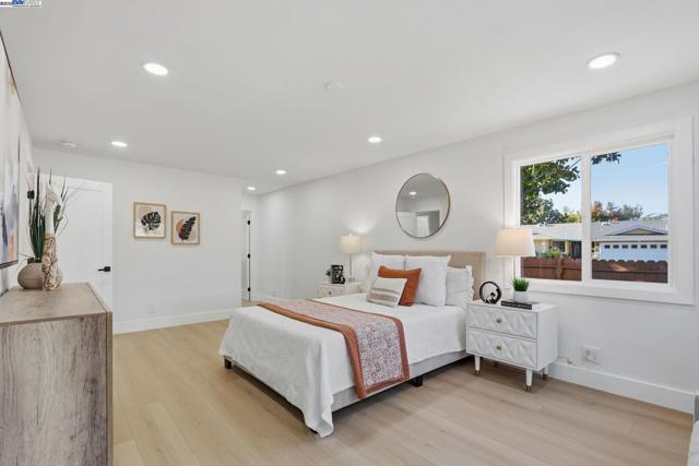 32252 Coronation dr, Union City CA: https://media.crmls.org/mediaz/a5926482-a747-403d-93c8-40c657e54f30.jpg