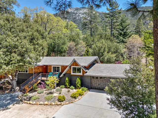 25440 Rim Rock Road, Idyllwild CA: https://media.crmls.org/mediaz/a592a0a7-e1de-4e3e-9e9a-d384d9040a1e.jpg