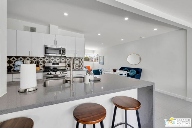 587 N Calle Marcus, Palm Springs CA: https://media.crmls.org/mediaz/a592b98d-aa04-4af1-80dc-7910cca053c0.jpg