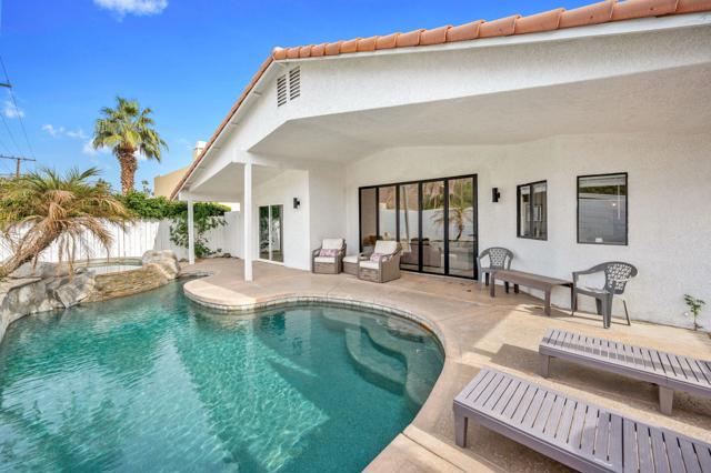 51605 Avenida Carranza, La Quinta CA: https://media.crmls.org/mediaz/a5935db7-4e34-4a1a-87ab-5f7e8e5d1ffc.jpg