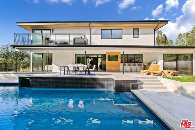 11428 Dona Lola Drive, Studio City CA: https://media.crmls.org/mediaz/a593b4b7-71ae-492e-a18b-d04950ecfa85.jpg