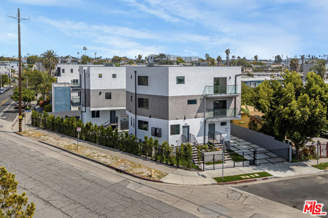 1636 Longwood Avenue, Los Angeles CA: https://media.crmls.org/mediaz/a593efd6-ca88-4fd8-a7ef-e8db8fb0b406.jpg