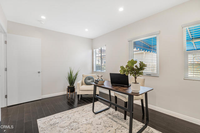 Detail Gallery Image 16 of 37 For 15233 Camarillo St, Sherman Oaks,  CA 91403 - 5 Beds | 4 Baths
