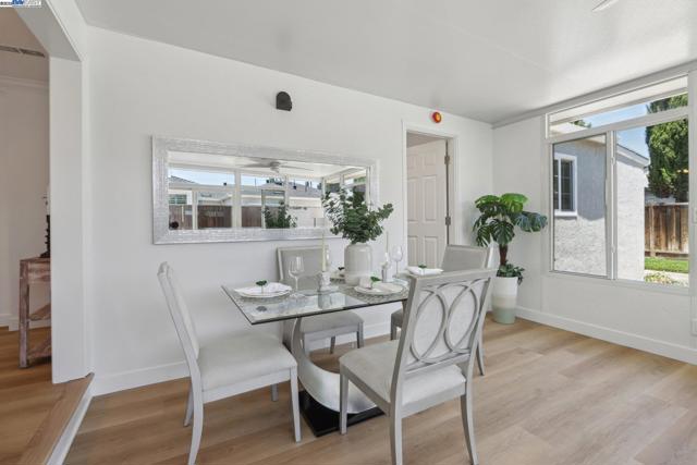 37512 Willowood Dr, Fremont CA: https://media.crmls.org/mediaz/a594dbc1-0cd3-49f9-b1b6-b18694f7d8a9.jpg