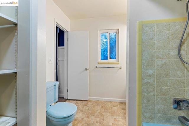 5235 Adelaide WAY, Carmichael CA: https://media.crmls.org/mediaz/a595c5e5-9510-4832-b9e4-27ddb3c63b68.jpg