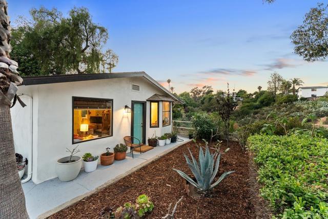 Detail Gallery Image 3 of 22 For 1738 33rd St, San Diego,  CA 92102 - 2 Beds | 1/1 Baths