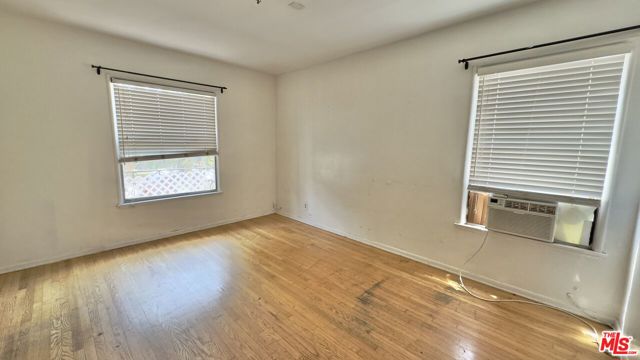 5121 W 20th Street, Los Angeles CA: https://media.crmls.org/mediaz/a59705ec-64d2-4ba6-ba83-7736400aba17.jpg