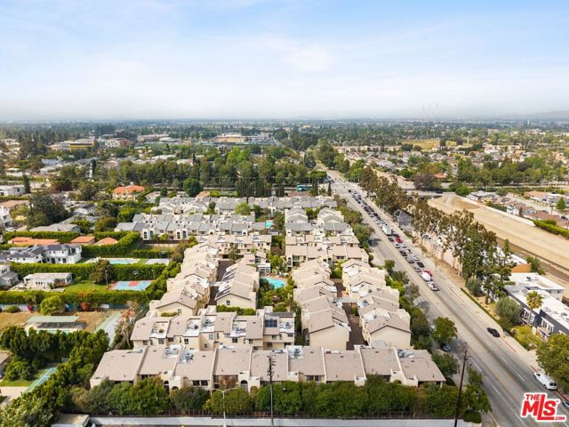 5245 Coldwater Canyon Avenue, Sherman Oaks CA: https://media.crmls.org/mediaz/a5973351-166a-4209-a666-0ce59c58256e.jpg