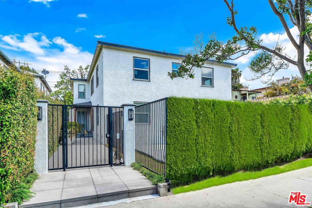 11575 Riverside Drive