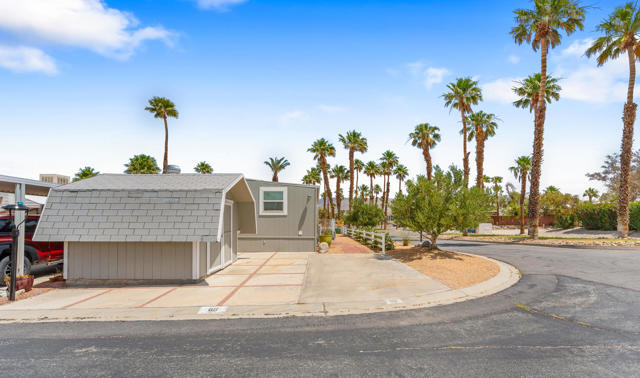 16400 Bubbling Wells Road, Desert Hot Springs CA: https://media.crmls.org/mediaz/a5978669-d176-4564-b1cd-499e010a5743.jpg